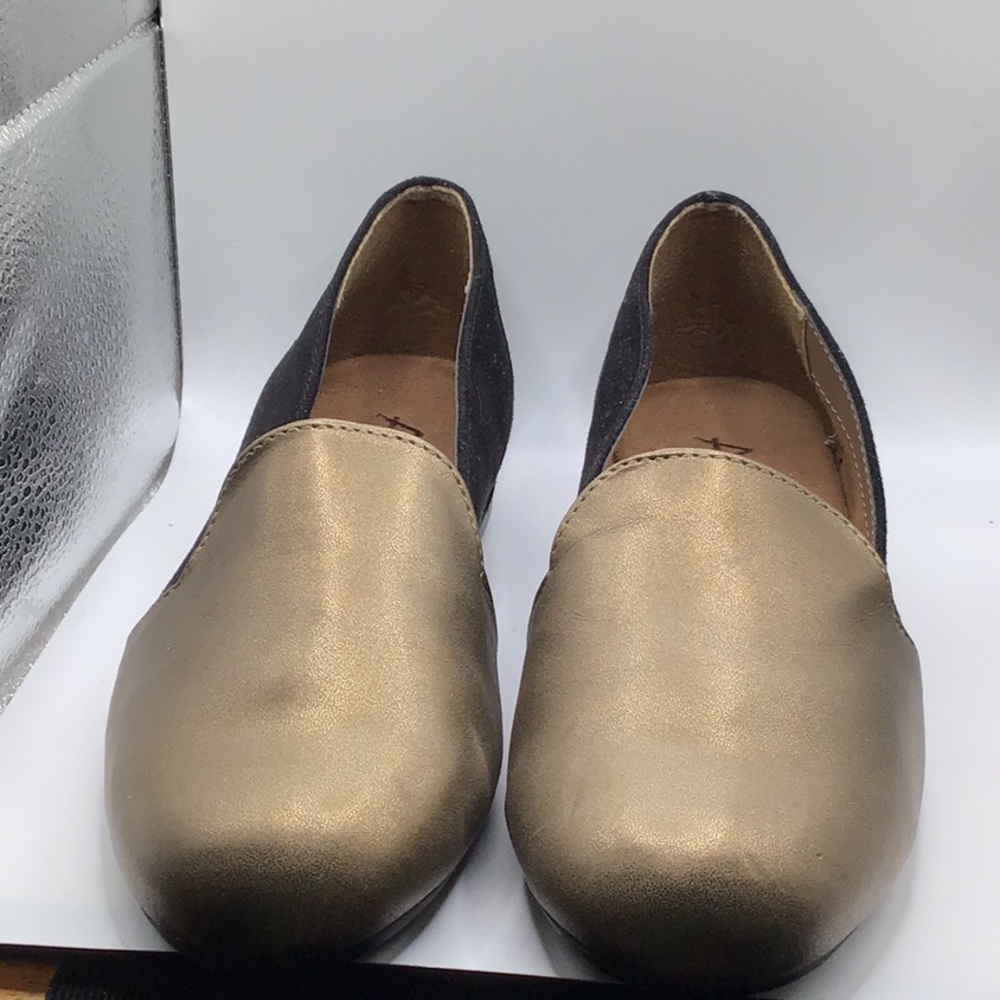 A2 Aerosoles Womens black/copper slip on casual flats.